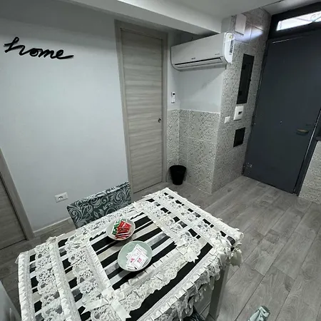 House Montesanto 11 Apartment *