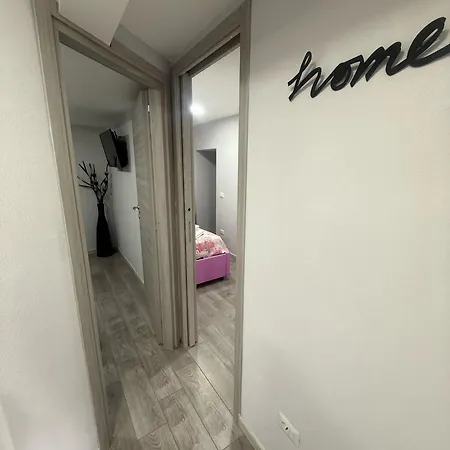 Apartment House Montesanto 11 Neapel